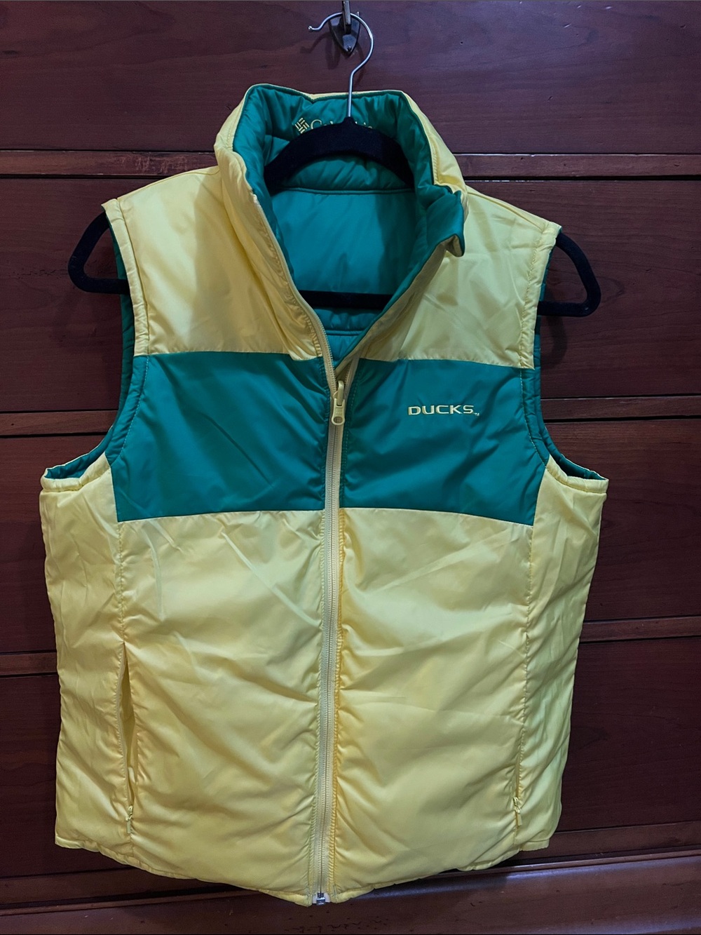 Oregon Ducks!!
Columbia Yellow and Green Colorblock Insulated Vest